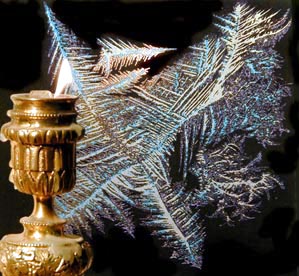 Чтобы посмотреть, как измененится отражение при перемещении свечи, нажмите на кнопку мыши