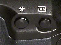 Кнопка выбора точки фокусировки и кнопка, функции которой задаются пользователем